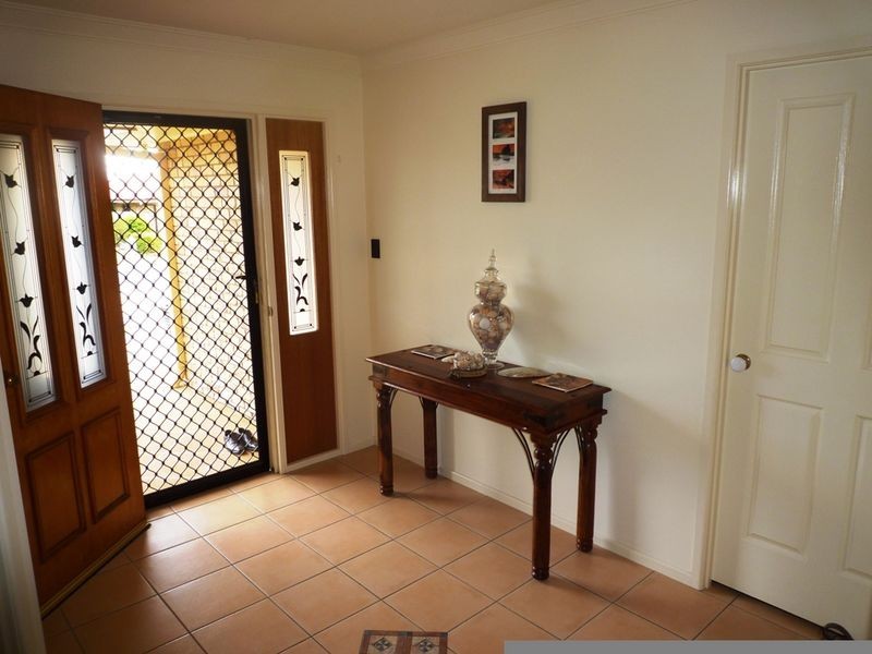 8 Chestunut Drive, Flinders View QLD 4305