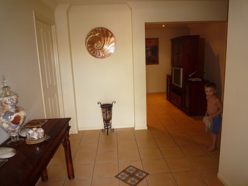 8 Chestunut Drive, Flinders View QLD 4305