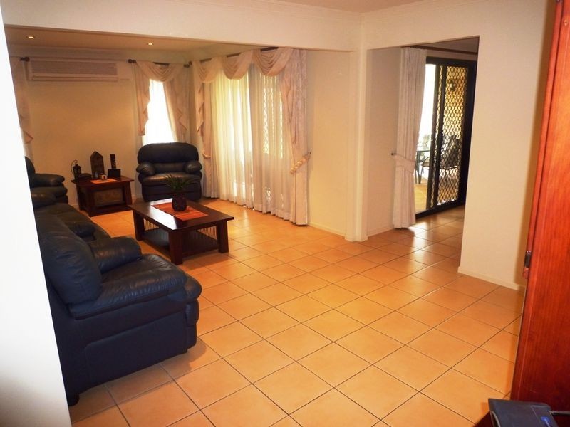 8 Chestunut Drive, Flinders View QLD 4305