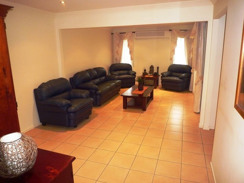 8 Chestunut Drive, Flinders View QLD 4305