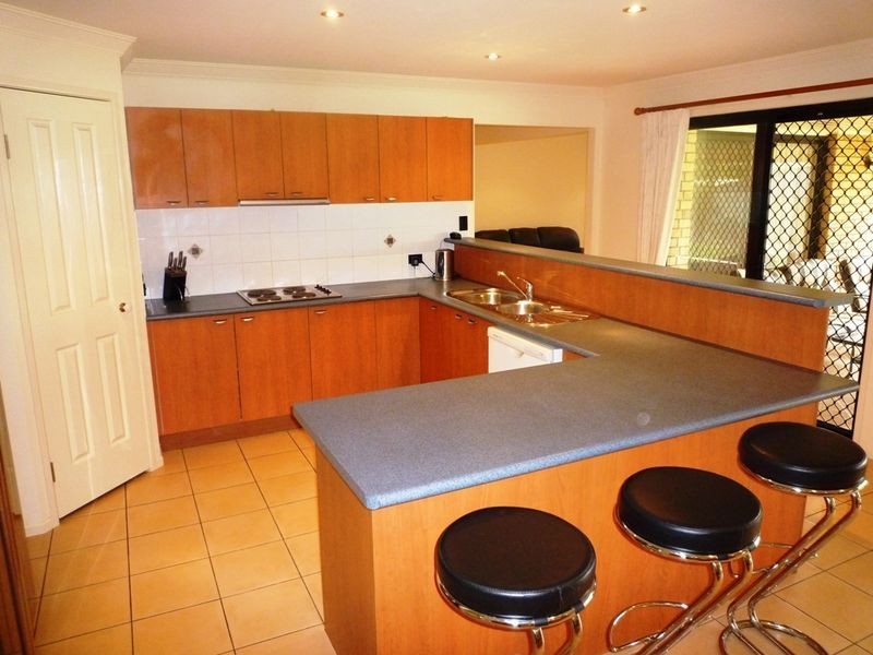 8 Chestunut Drive, Flinders View QLD 4305