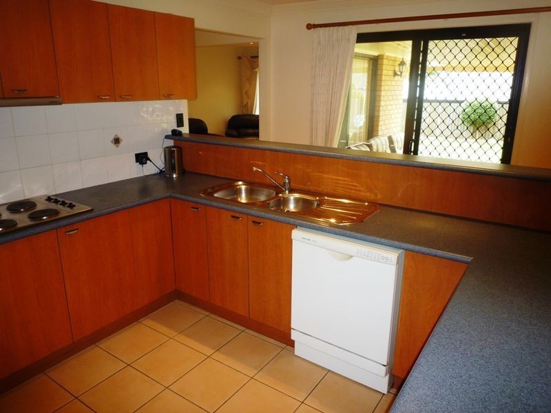 8 Chestunut Drive, Flinders View QLD 4305