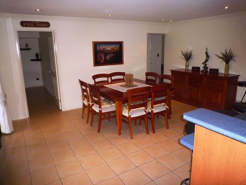 8 Chestunut Drive, Flinders View QLD 4305