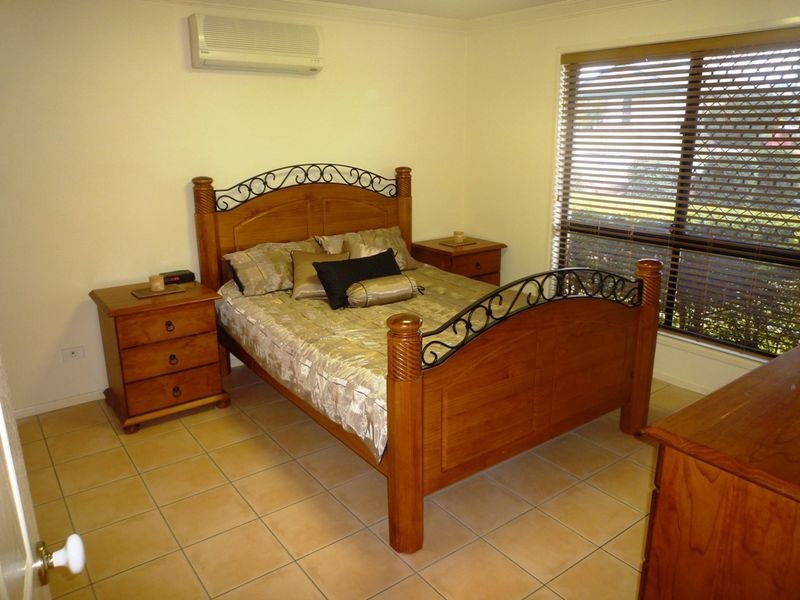 8 Chestunut Drive, Flinders View QLD 4305