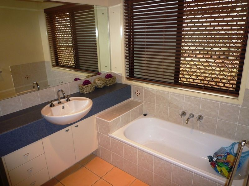 8 Chestunut Drive, Flinders View QLD 4305