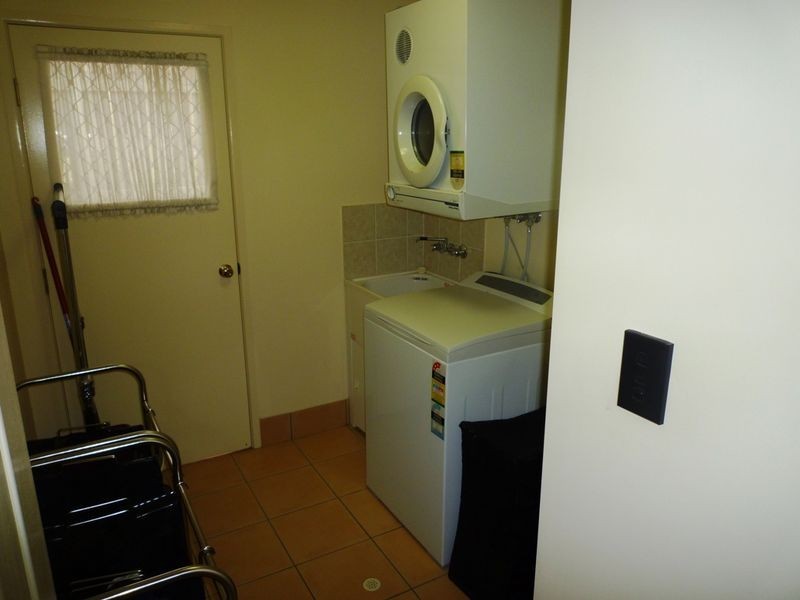 8 Chestunut Drive, Flinders View QLD 4305