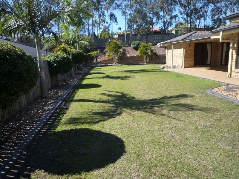 8 Chestunut Drive, Flinders View QLD 4305