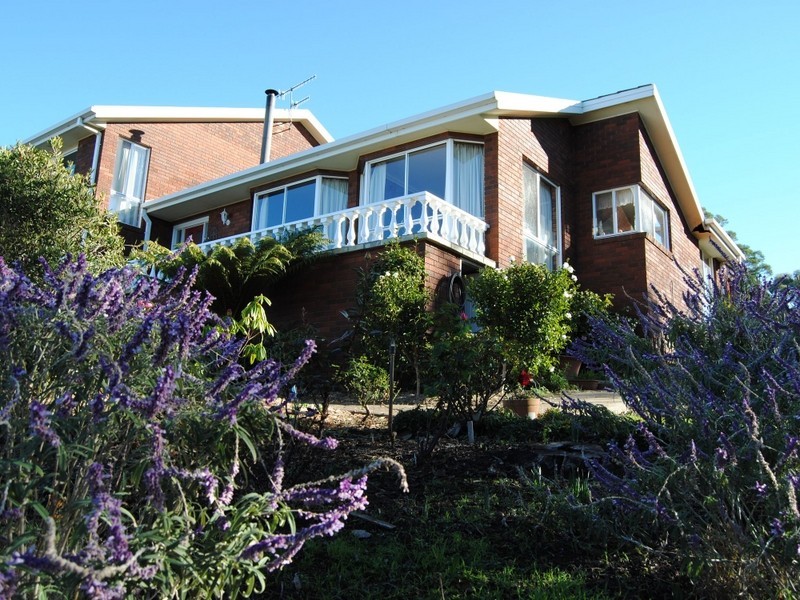 12 River Street, Swansea TAS 7190