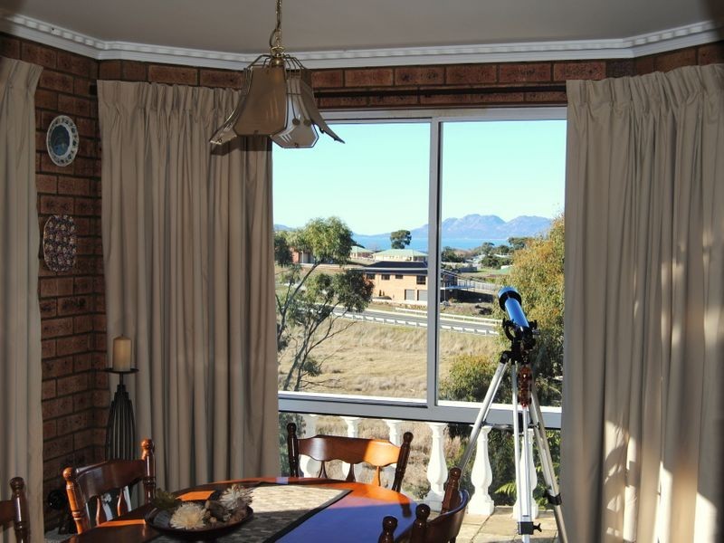 12 River Street, Swansea TAS 7190