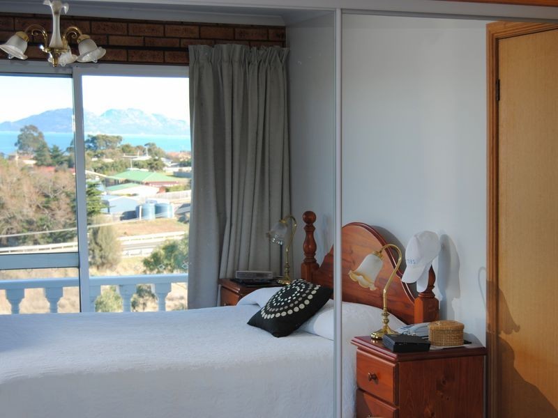 12 River Street, Swansea TAS 7190