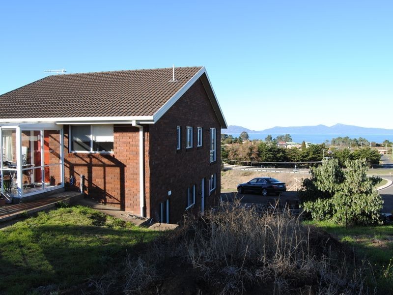 12 River Street, Swansea TAS 7190