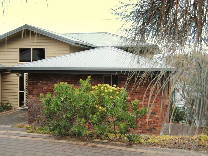 31 Oyster Bay Court, Coles Bay TAS 7215