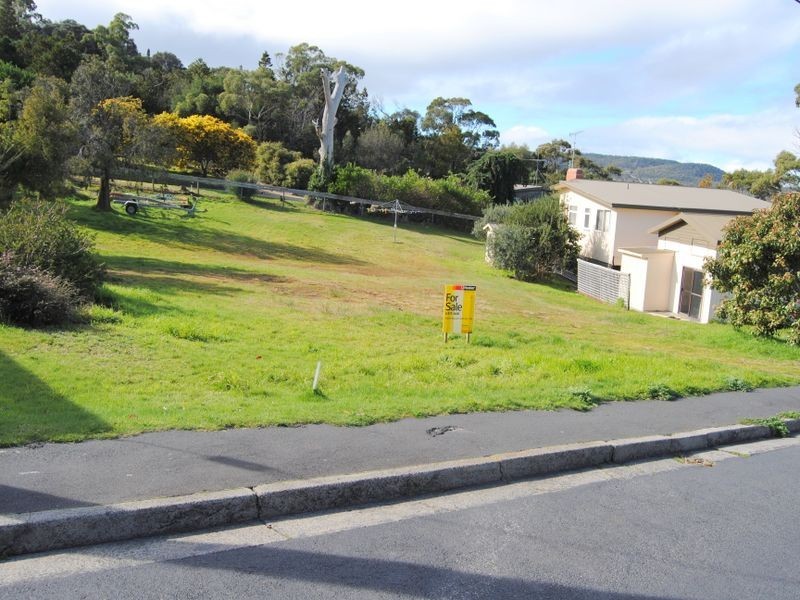 4 Garnet Avenue, Coles Bay TAS 7215