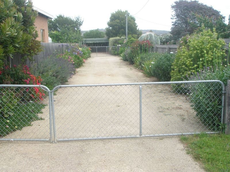 16 Shaw Street, Swansea TAS 7190