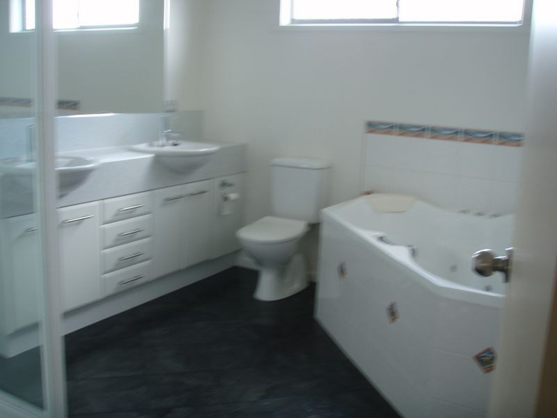 5/18 Meredith Court, Swansea TAS 7190