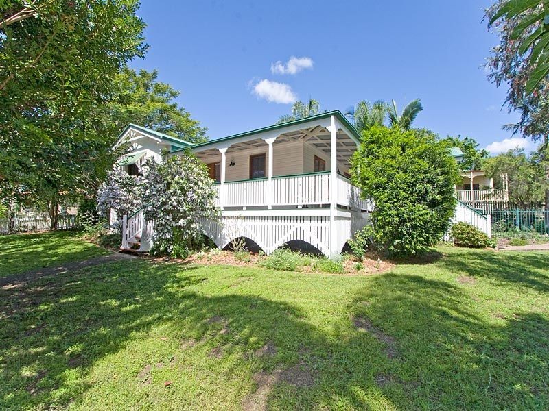 Brookfield QLD 4069