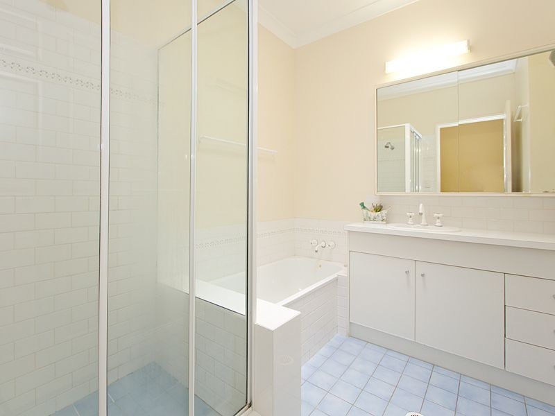 Brookfield QLD 4069