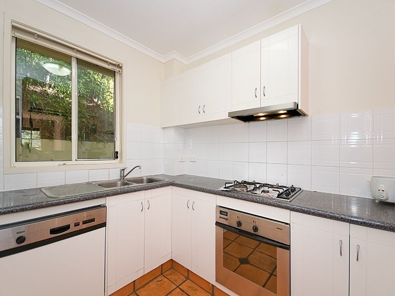 6/74A Sir Fred Schonell Drive, St Lucia QLD 4067