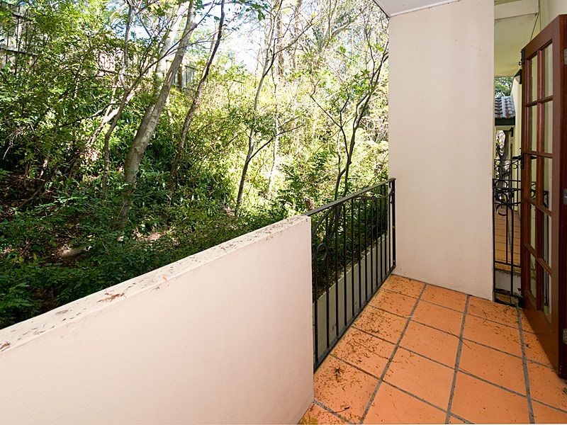 6/74A Sir Fred Schonell Drive, St Lucia QLD 4067