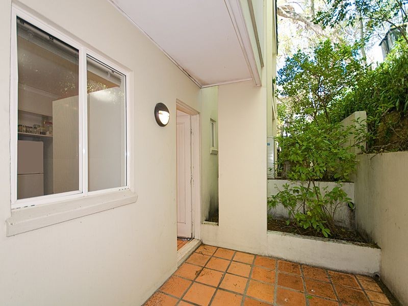 6/74A Sir Fred Schonell Drive, St Lucia QLD 4067