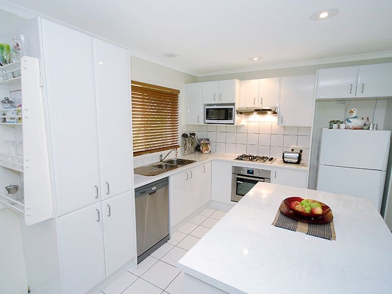 1 Yeoman Street, Chapel Hill QLD 4069