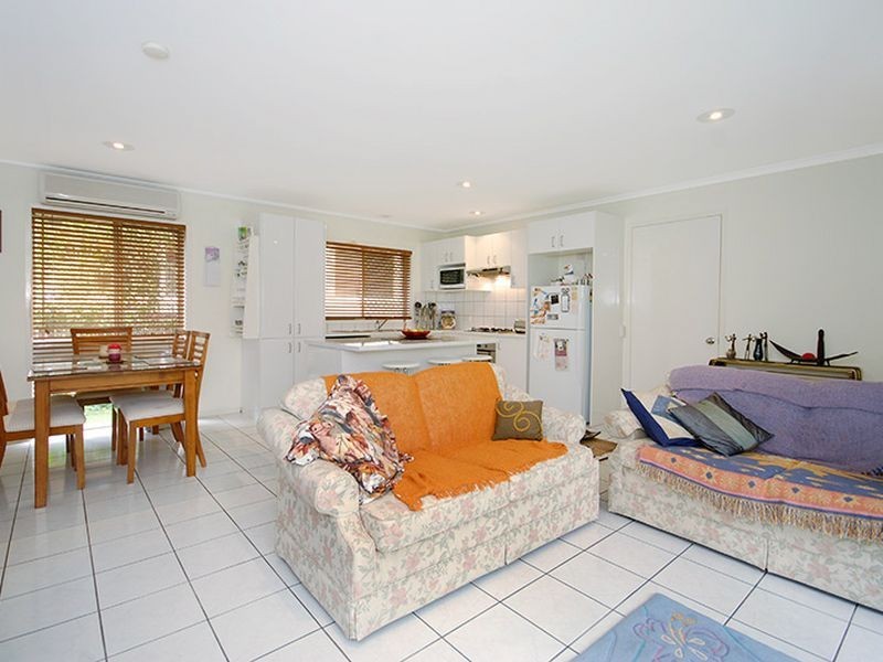 1 Yeoman Street, Chapel Hill QLD 4069