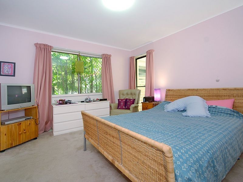 1 Yeoman Street, Chapel Hill QLD 4069