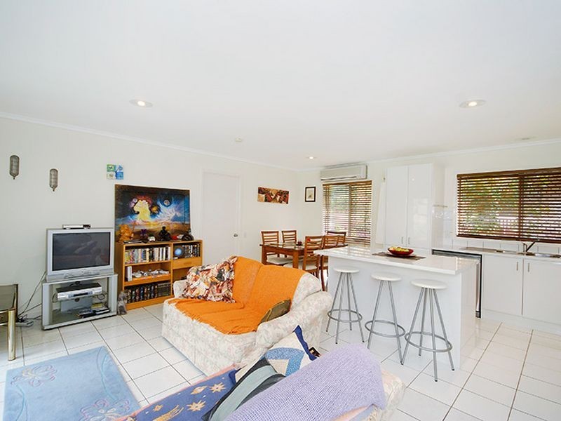 1 Yeoman Street, Chapel Hill QLD 4069