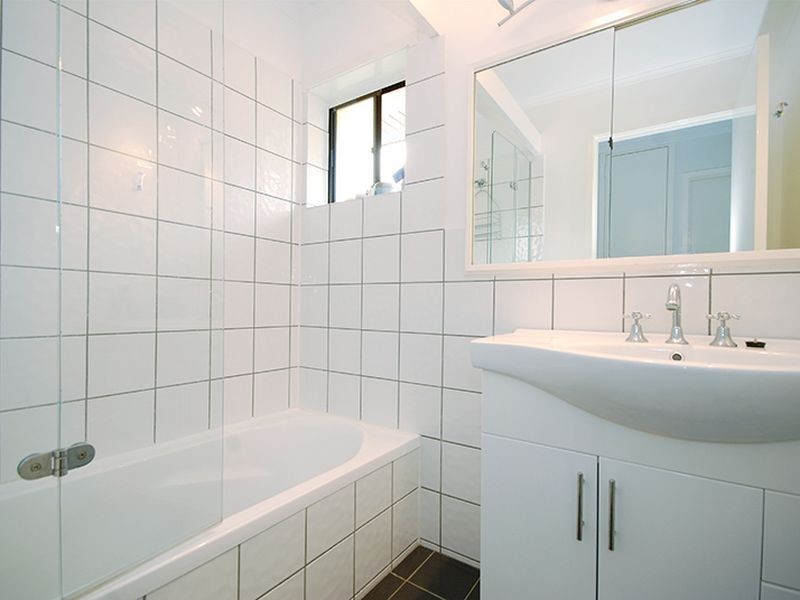 1 Yeoman Street, Chapel Hill QLD 4069