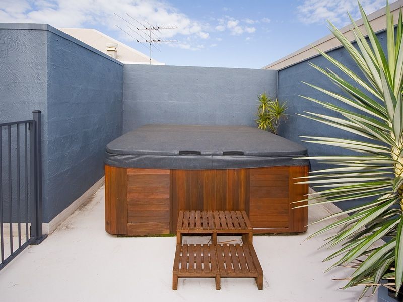 8/74 Kensington Terrace, Toowong QLD 4066