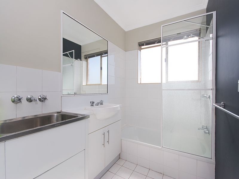 8/74 Kensington Terrace, Toowong QLD 4066