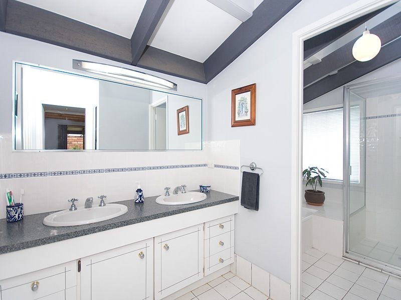 Kenmore Hills QLD 4069