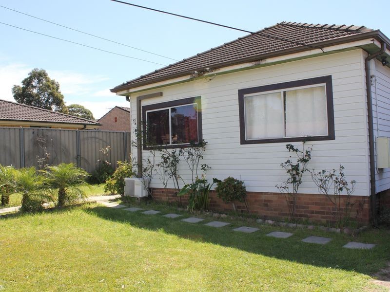 11 Parry Street, Pendle Hill NSW 2145