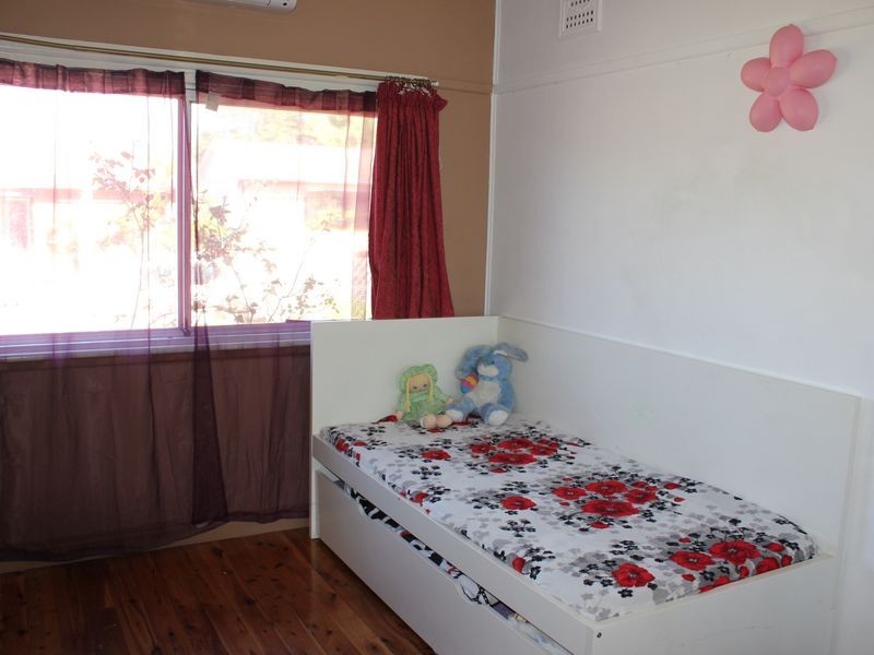 11 Parry Street, Pendle Hill NSW 2145