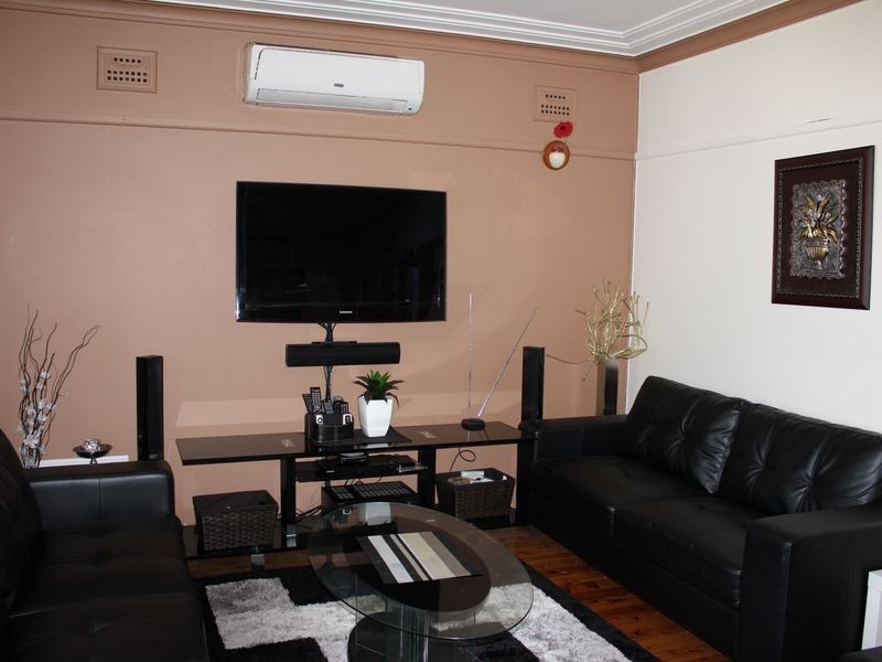 11 Parry Street, Pendle Hill NSW 2145