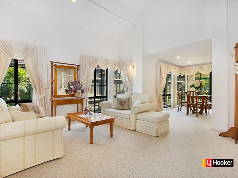 6 Borrowdale Way, Beaumont Hills NSW 2155