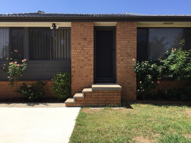 16 Cowper Circle, Quakers Hill NSW 2763