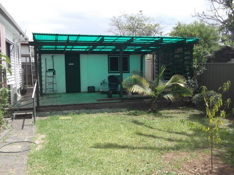 12 French Avenue, Toongabbie NSW 2146