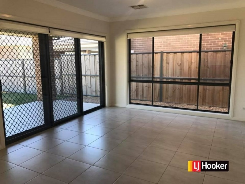 11 Peppermint Fairway, The Ponds NSW 2769