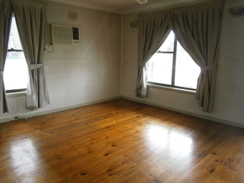 22 Halmahera Crescent, Lethbridge Park NSW 2770