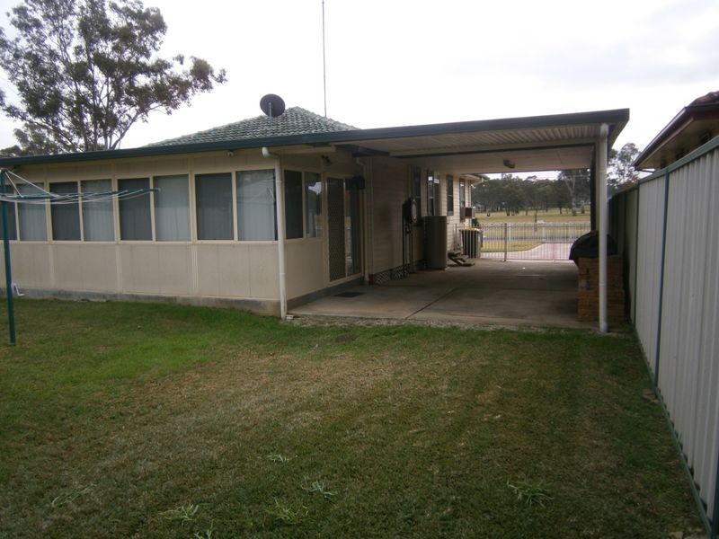 22 Halmahera Crescent, Lethbridge Park NSW 2770