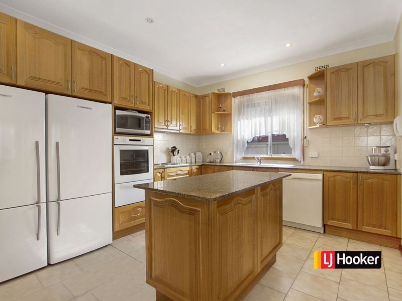 77 Grantham Road, Seven Hills NSW 2147