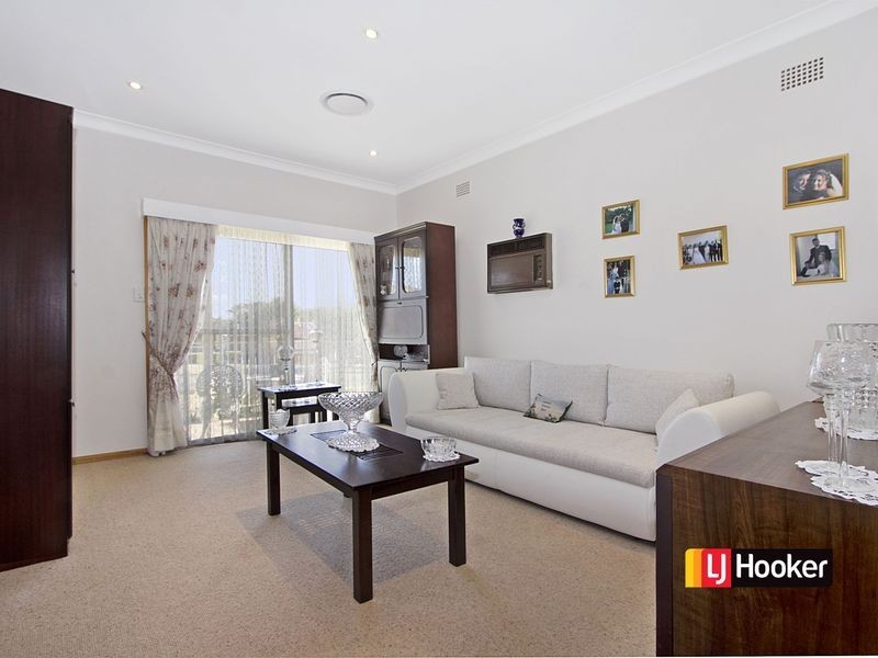 77 Grantham Road, Seven Hills NSW 2147