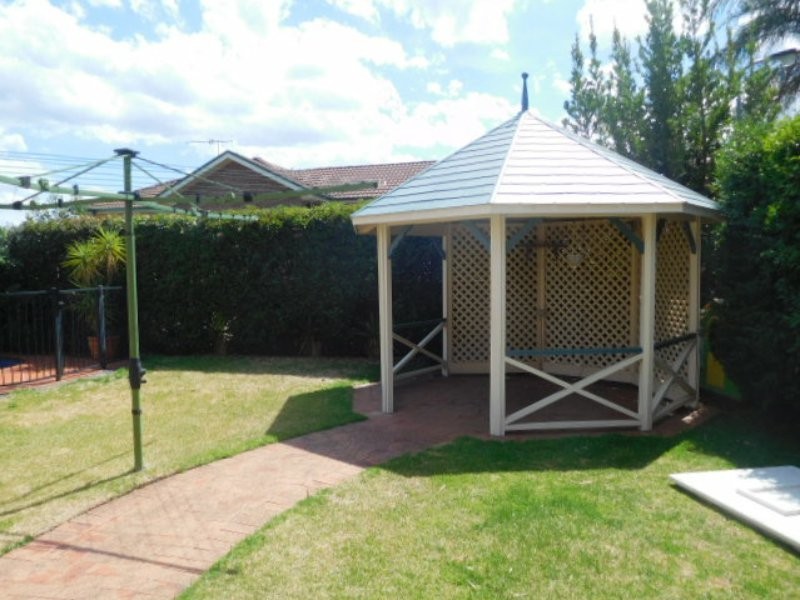 18 Crestview Drive, Glenwood NSW 2768