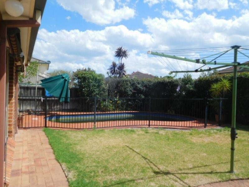 18 Crestview Drive, Glenwood NSW 2768