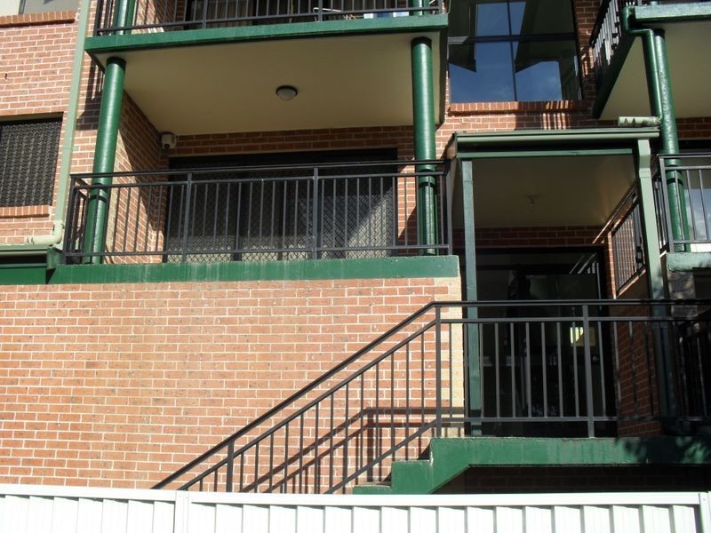 2/249 Targo Road, Toongabbie NSW 2146