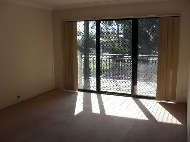 2/249 Targo Road, Toongabbie NSW 2146