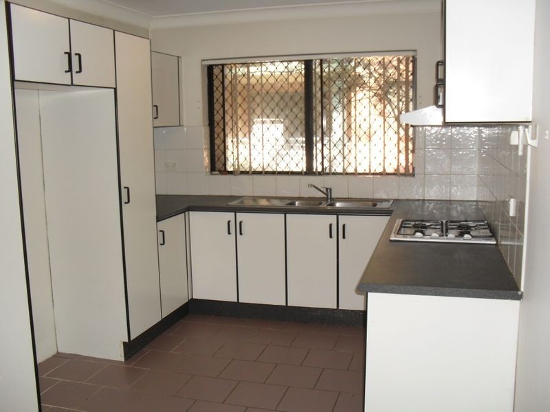 2/249 Targo Road, Toongabbie NSW 2146