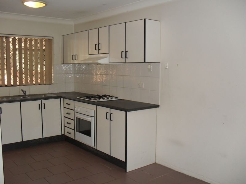 2/249 Targo Road, Toongabbie NSW 2146