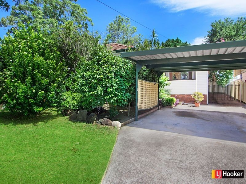 8 Derbyshire Avenue, Toongabbie NSW 2146